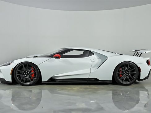 Used 2020 Ford GT Carbon Series RWD image 9
