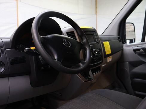 Used 2018 Mercedes-Benz Sprinter 2500 image 14