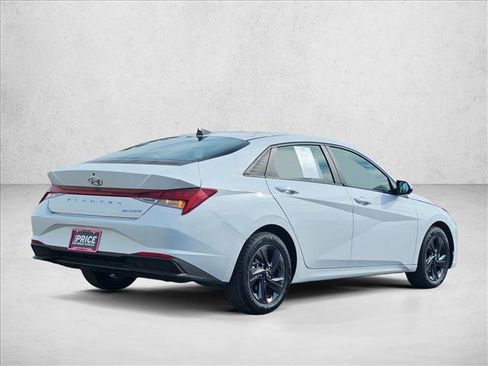 Used 2023 Hyundai Elantra Blue FWD image 5