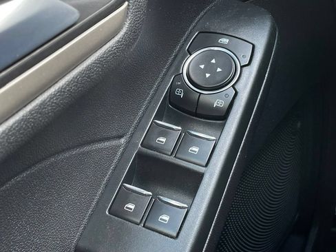 Used 2022 Ford Escape SEL w/ Technology Package FWD image 12