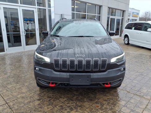 Used 2022 Jeep Cherokee Trailhawk image 3