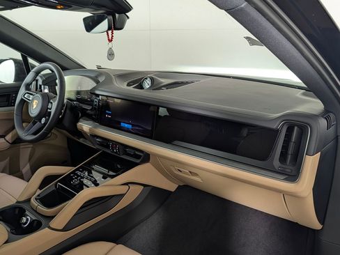 New 2026 Porsche Cayenne Coupe image 19