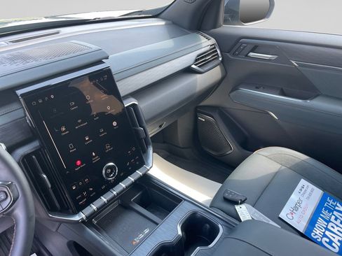 Used 2025 GMC Acadia AT4 w/ LPO, Floor Liner Package AWD/4WD image 32