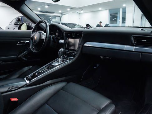 Used 2014 Porsche 911 Carrera 4S image 9
