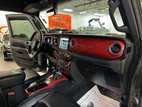 Used 2018 Jeep Wrangler Unlimited Sahara image 21