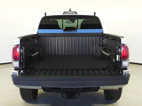 Used 2022 Toyota Tacoma TRD Off-Road image 10