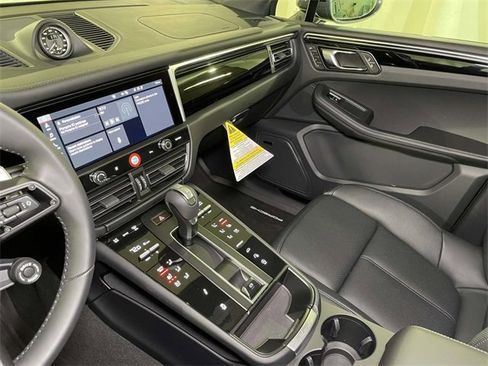New 2026 Porsche Macan Turbo image 37