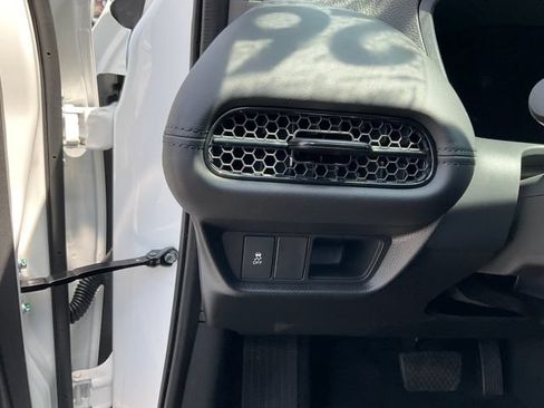 Used 2026 Honda HR-V LX image 8