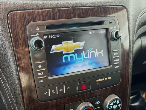 Used 2015 Chevrolet Traverse LT w/ Style and Technology Package FWD image 14