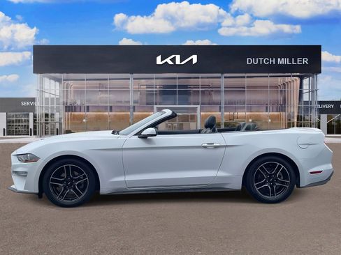 Used 2020 Ford Mustang Premium image 4