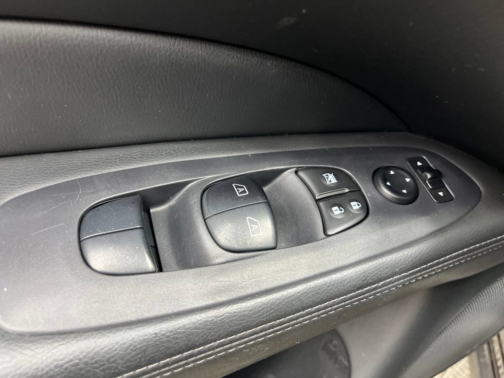 Used 2020 Nissan Pathfinder SL FWD image 29