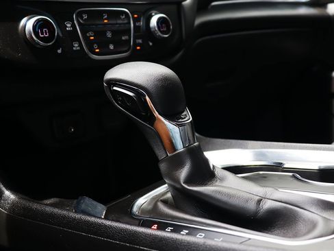 Used 2021 Chevrolet Traverse LT FWD image 54