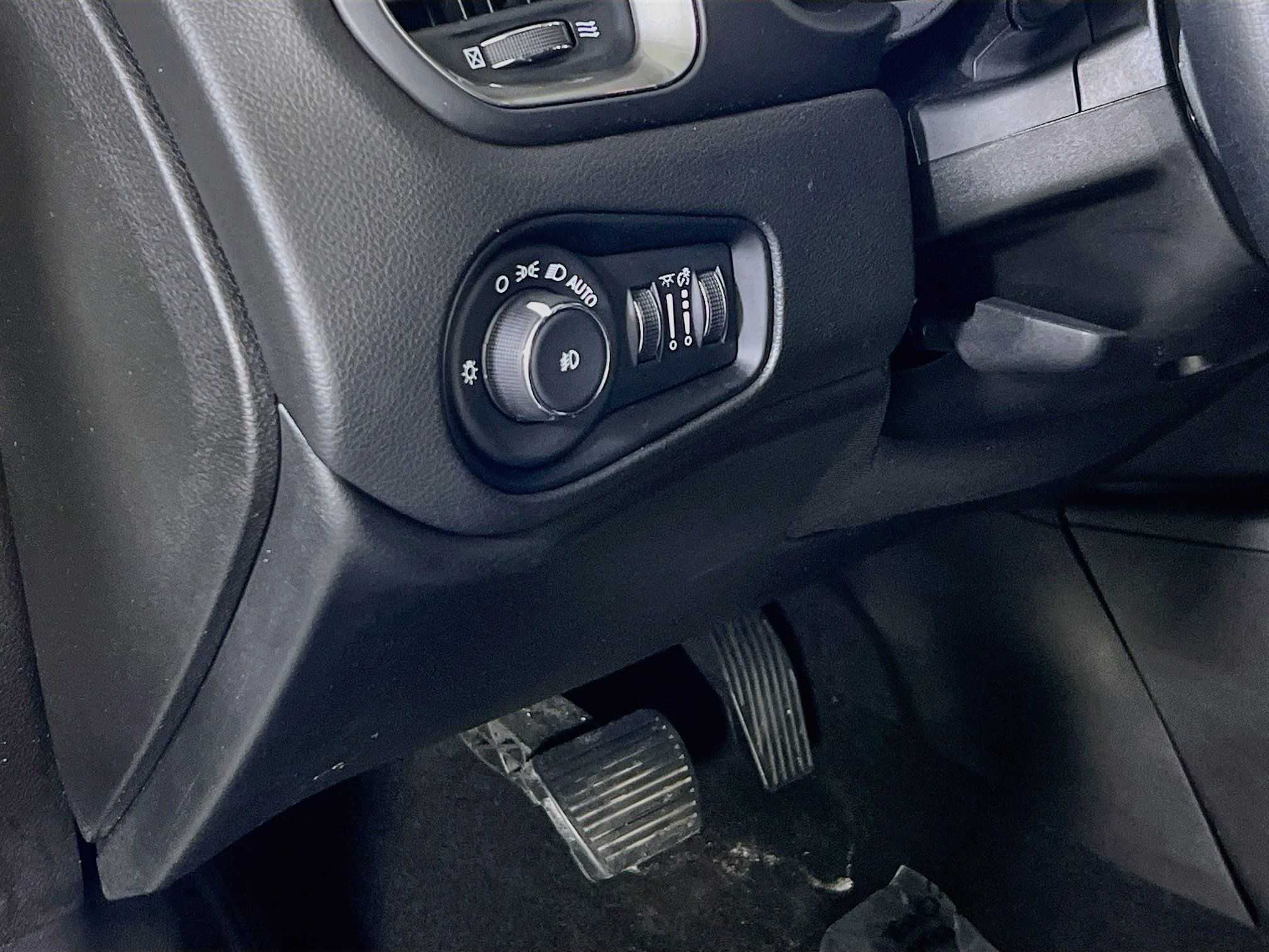 Used 2023 Jeep Renegade Limited AWD/4WD image 10