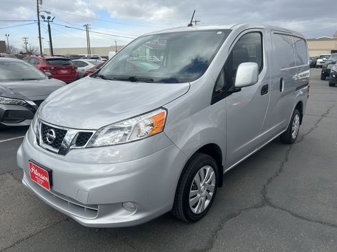 Used 2017 Nissan NV200 SV w/ Back Door Glass Package image 2