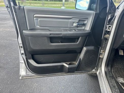 Used 2023 RAM 1500 Classic SLT AWD/4WD image 12
