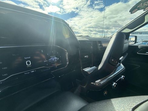 Used 2024 GMC Sierra 1500 Elevation image 15