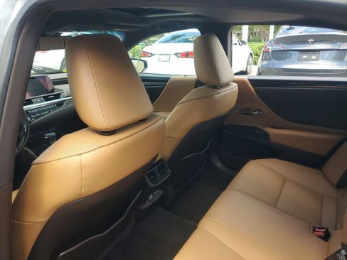 Used 2021 Lexus ES 350 w/ Premium Package FWD image 11