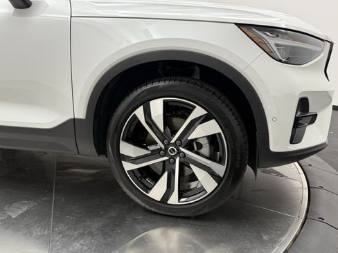 Used 2025 Volvo XC40 B5 Ultra AWD/4WD image 9