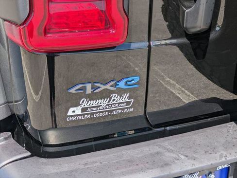 Certified 2025 Jeep Wrangler Unlimited Rubicon 4xe w/ Convenience Group image 21