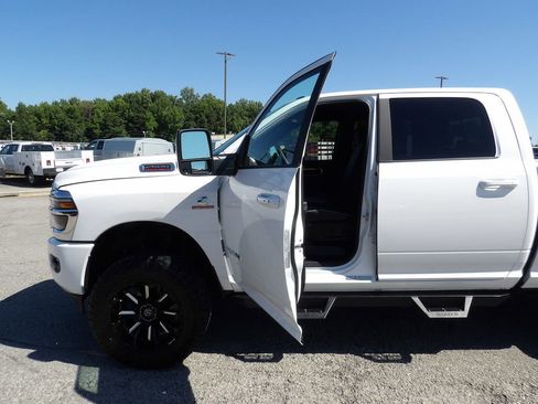 Used 2026 RAM 2500 Laramie AWD/4WD image 13