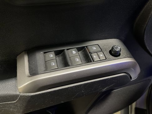 Used 2021 Toyota Tacoma SR5 image 9