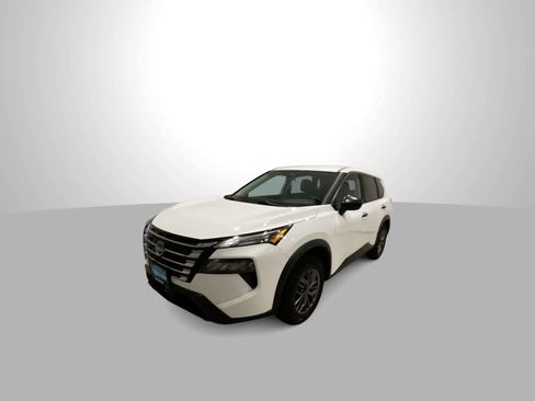 Used 2024 Nissan Rogue S image 4