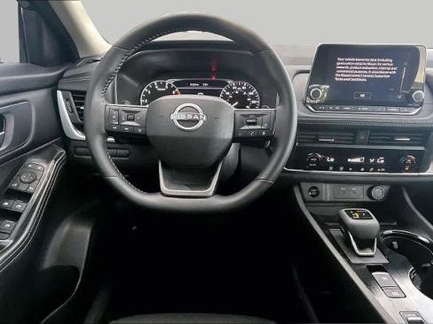Certified 2025 Nissan Rogue SV FWD image 6