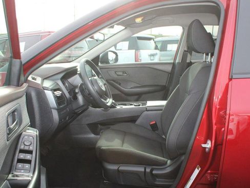 Used 2023 Nissan Rogue S image 9