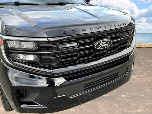 Certified 2025 Ford Expedition Max Platinum w/ Stealth Performance Package AWD/4WD image 35