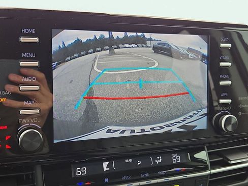 Used 2023 Toyota Sienna XLE image 30