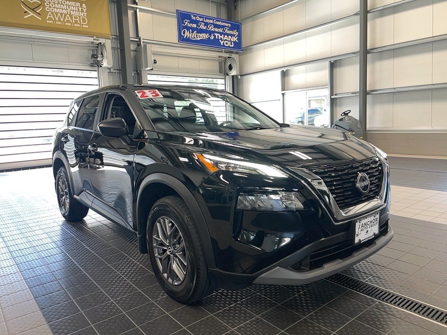 Used 2023 Nissan Rogue S AWD/4WD image 1