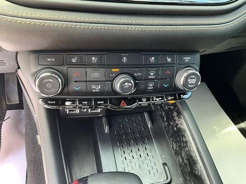 Used 2025 Dodge Durango R/T AWD/4WD image 23