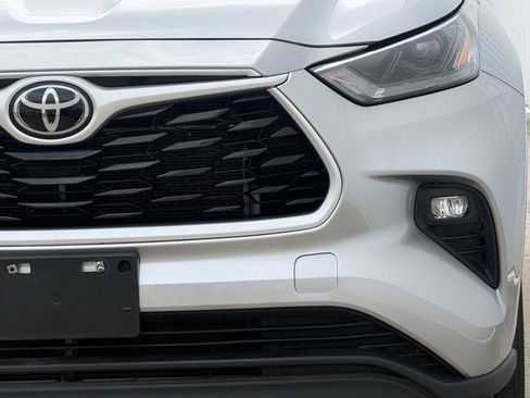 Used 2024 Toyota Highlander LE AWD/4WD image 9