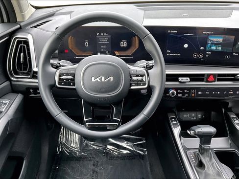 Used 2024 Kia Sorento EX w/ Panoramic Sunroof Package image 5