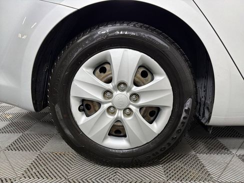 Used 2018 Kia Forte LX w/ LX Rear Camera Package image 15