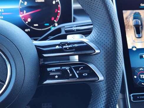 Used 2024 Mercedes-Benz GLC 300 4MATIC image 29