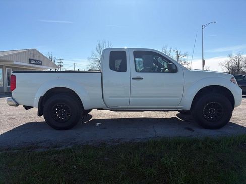 Used 2017 Nissan Frontier SV image 8