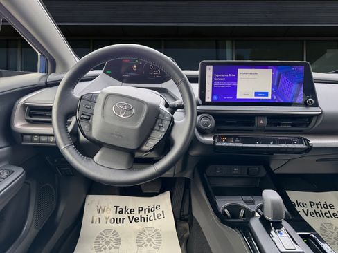 Used 2023 Toyota Prius XLE image 3