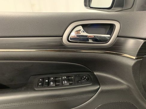 Used 2020 Jeep Grand Cherokee Limited X image 11