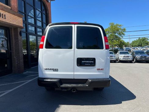 Used 2017 GMC Savana 2500 RWD image 9