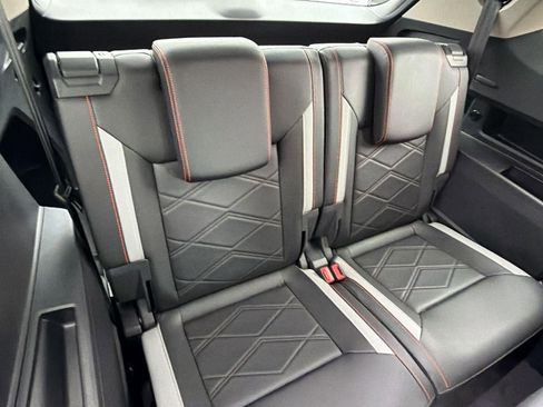 Used 2025 Volkswagen Atlas Peak Edition SE AWD/4WD image 20