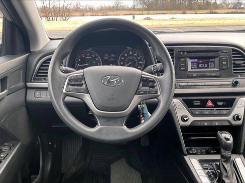 Used 2018 Hyundai Elantra SE image 5