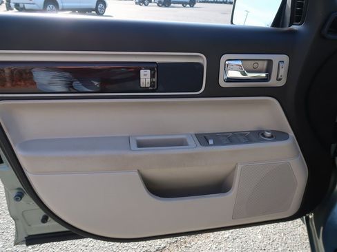 Used 2009 Lincoln MKZ Base image 15