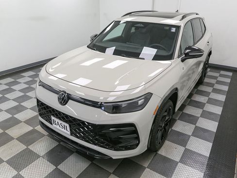 New 2026 Volkswagen Tiguan SE R-Line AWD/4WD image 6
