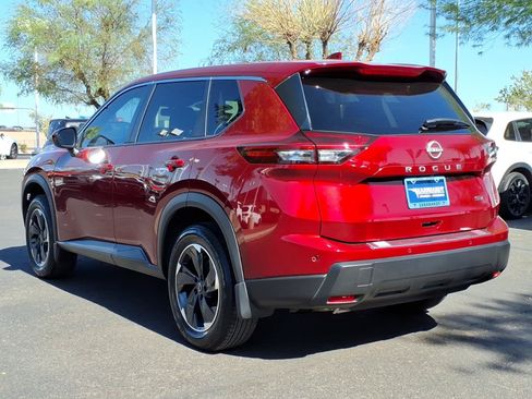 Used 2024 Nissan Rogue SV FWD image 3