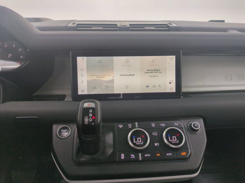 Used 2023 Land Rover Defender 90 S AWD/4WD image 16