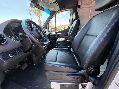 Used 2024 Mercedes-Benz Sprinter 2500 image 13