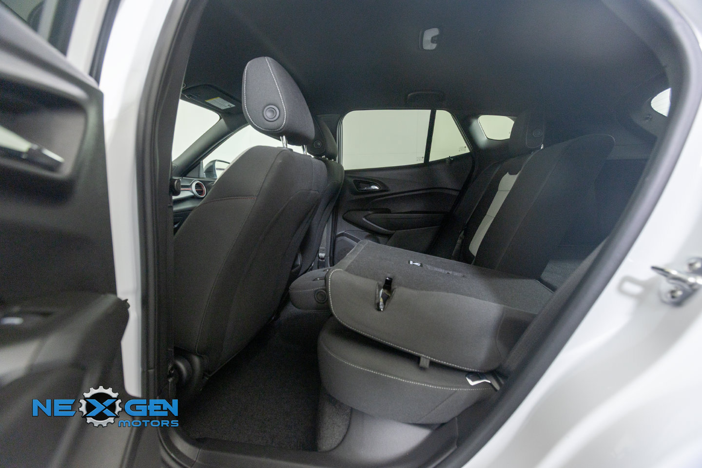 Used 2025 Chevrolet Trax RS w/ Driver Confidence Package FWD image 31