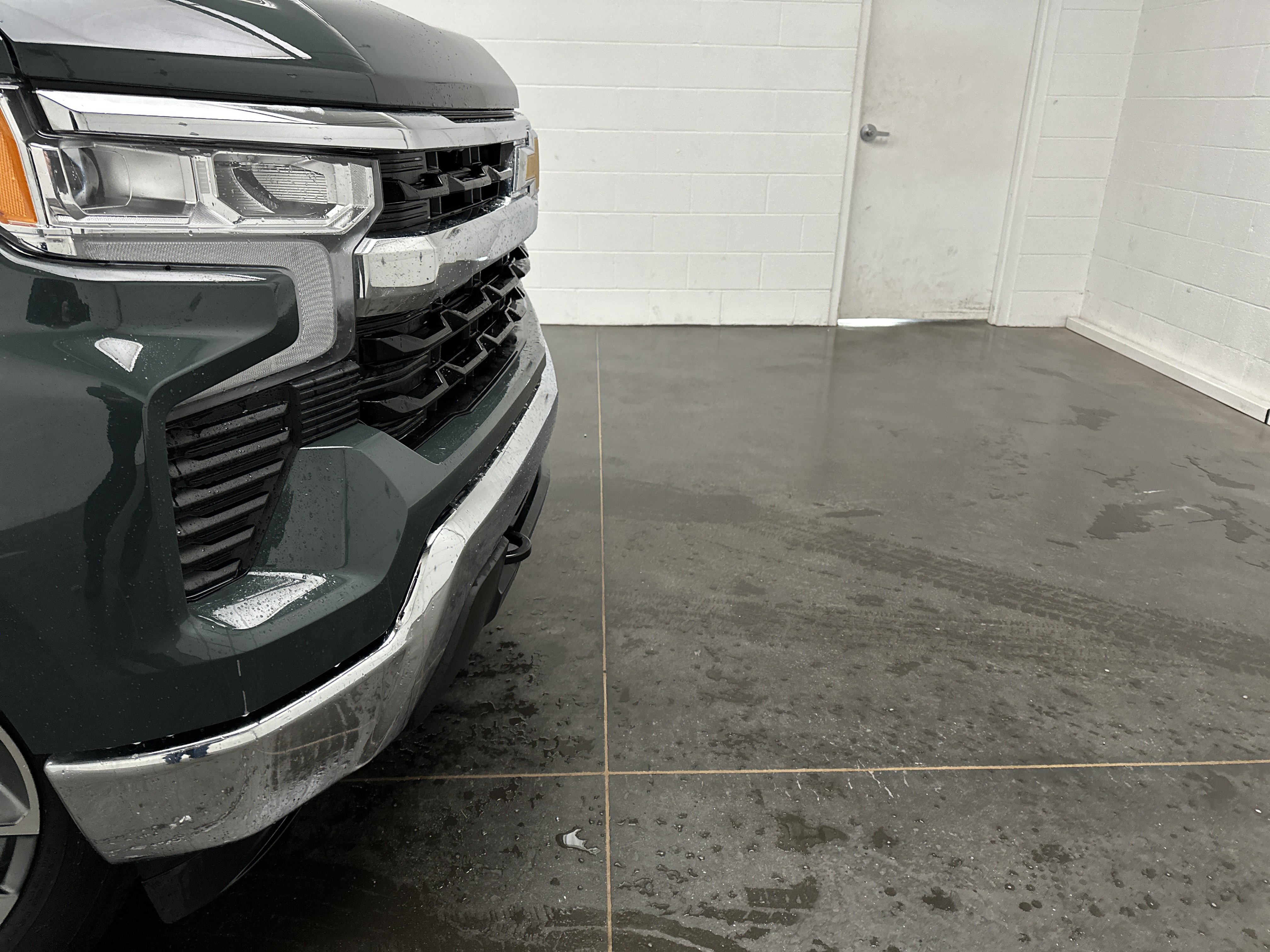 Used 2026 Chevrolet Silverado 1500 LT AWD/4WD image 2