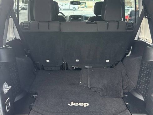 Used 2017 Jeep Wrangler Unlimited Sahara w/ Dual Top Group AWD/4WD image 18